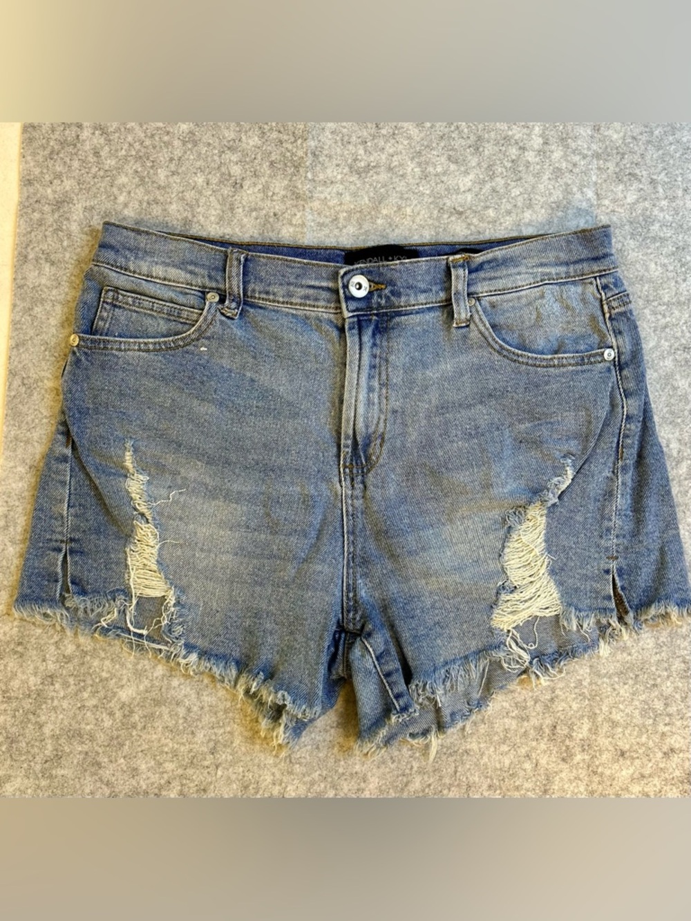 Kendall & Kylie Distressed Denim Icon Jean Shorts / Size 9